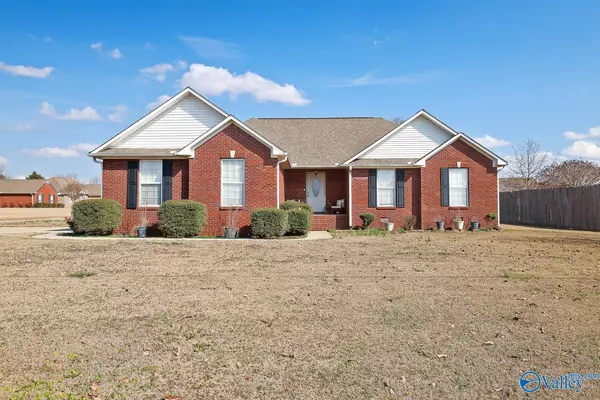 26101 Camden Court, Athens, AL 35613