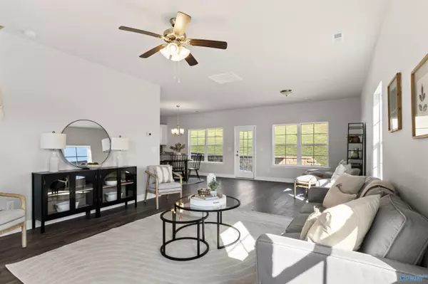 Owens Cross Roads, AL 35763,6102 Feather Way SE