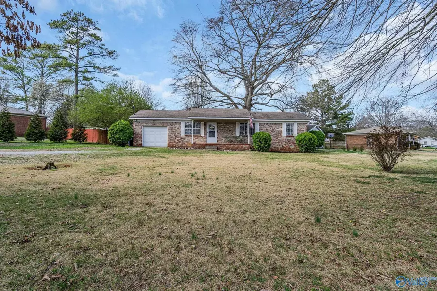 136 Jones Circle, Brownsboro, AL 35741