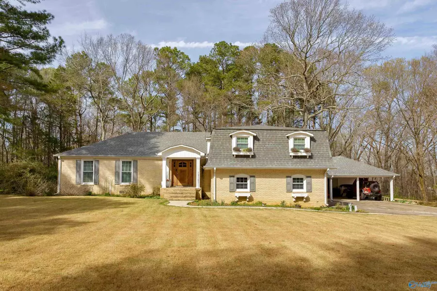 506 Chestnut Drive, Russellville, AL 35653