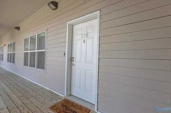 Athens, AL 35611,6122 Bay Village Drive #306