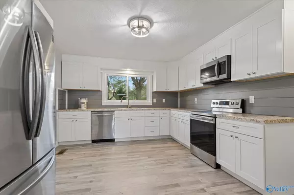 Blountsville, AL 35031,70214 Main Street