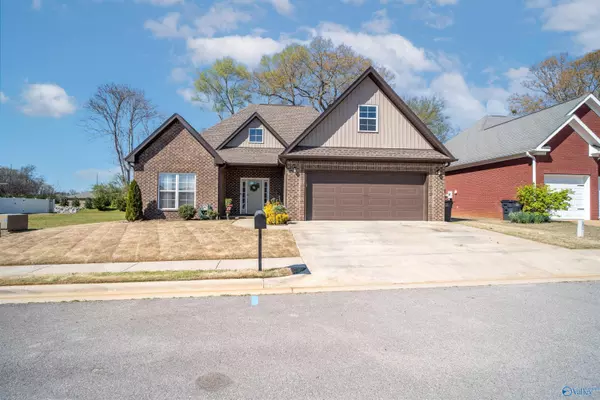 208 Rolling Brook Drive, Rogersville, AL 35652