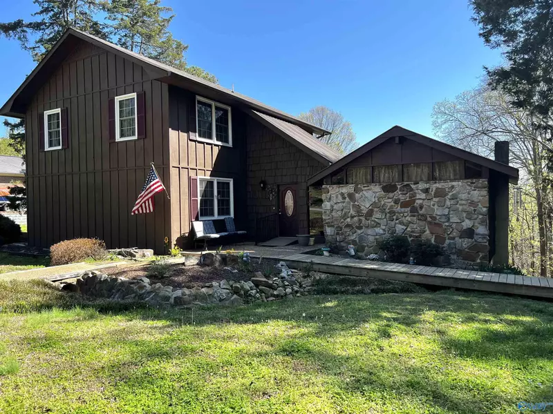 49 Rush Ln, Guntersville, AL 35976