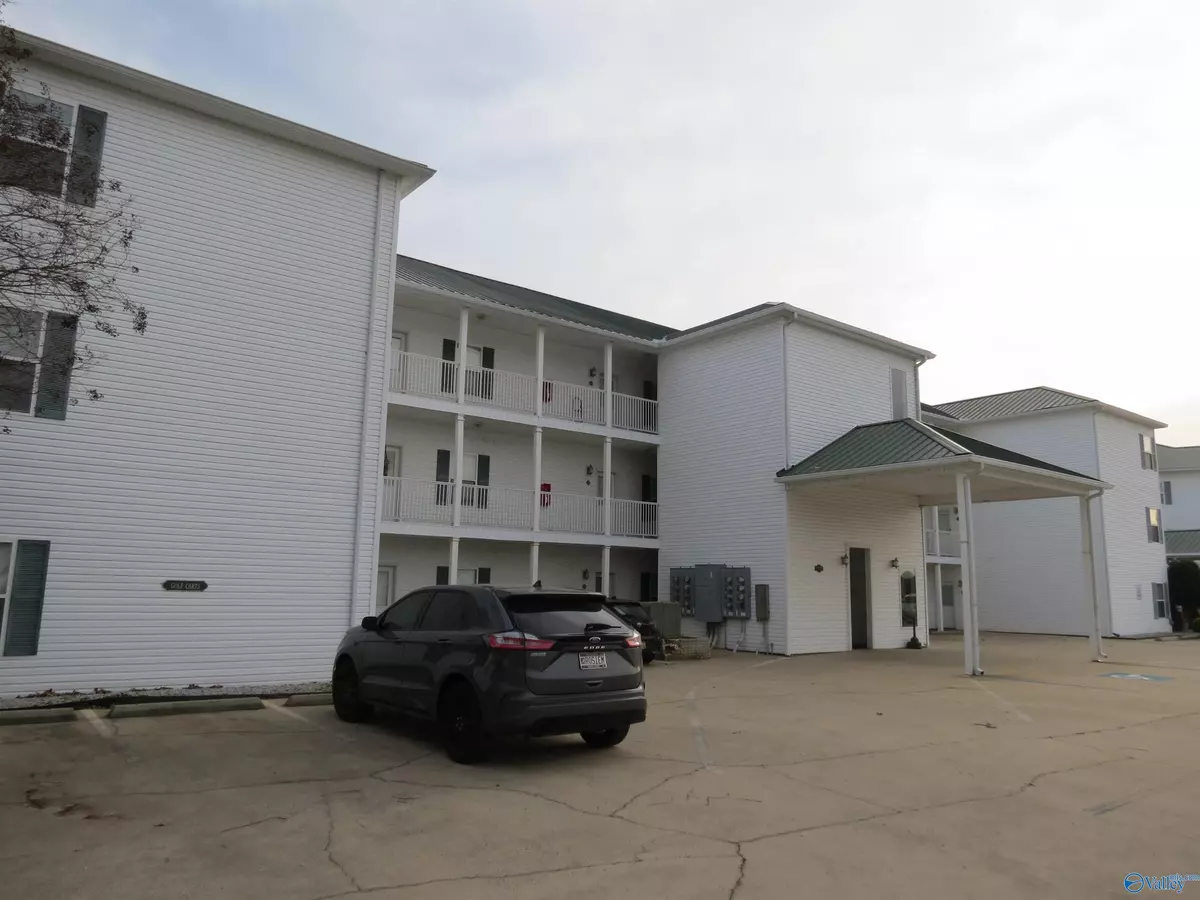 Athens, AL 35611,5835 Bay Village Drive #302