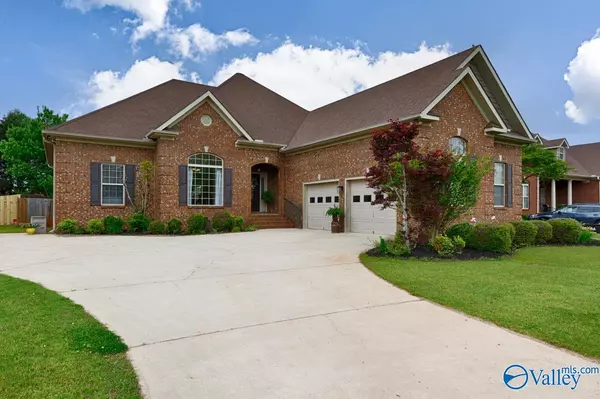 17493 Carillon Drive, Athens, AL 35611