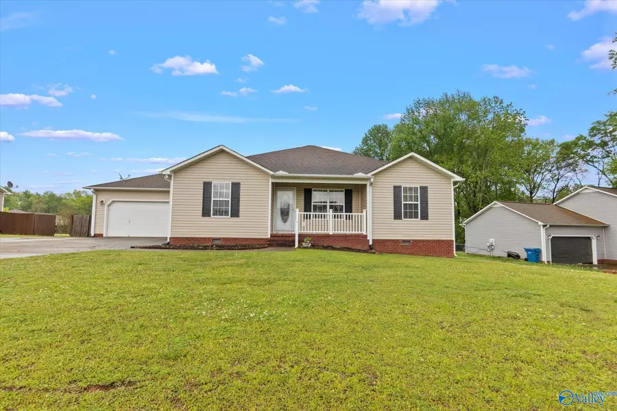 201 Mary Jo Isom Lane, Arab, AL 35016