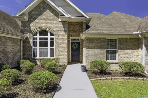 21650 Silver Oaks Circle, Athens, AL 35613