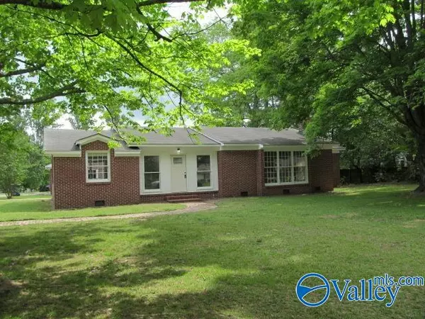 208 College Street, Albertville, AL 35950