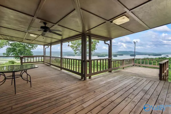 930 Buck Island Road, Guntersville, AL 35976