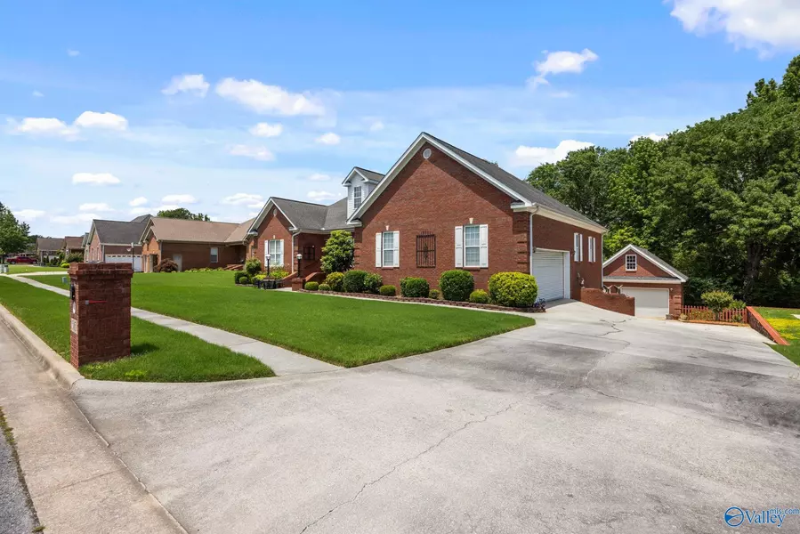 515 Chantels Way, Hartselle, AL 35640