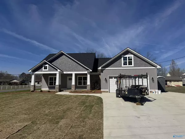 1170 Crestlake Road,  Southside,  AL 35907