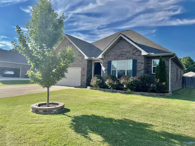 505 Foxridge Drive, Hartselle, AL 35640