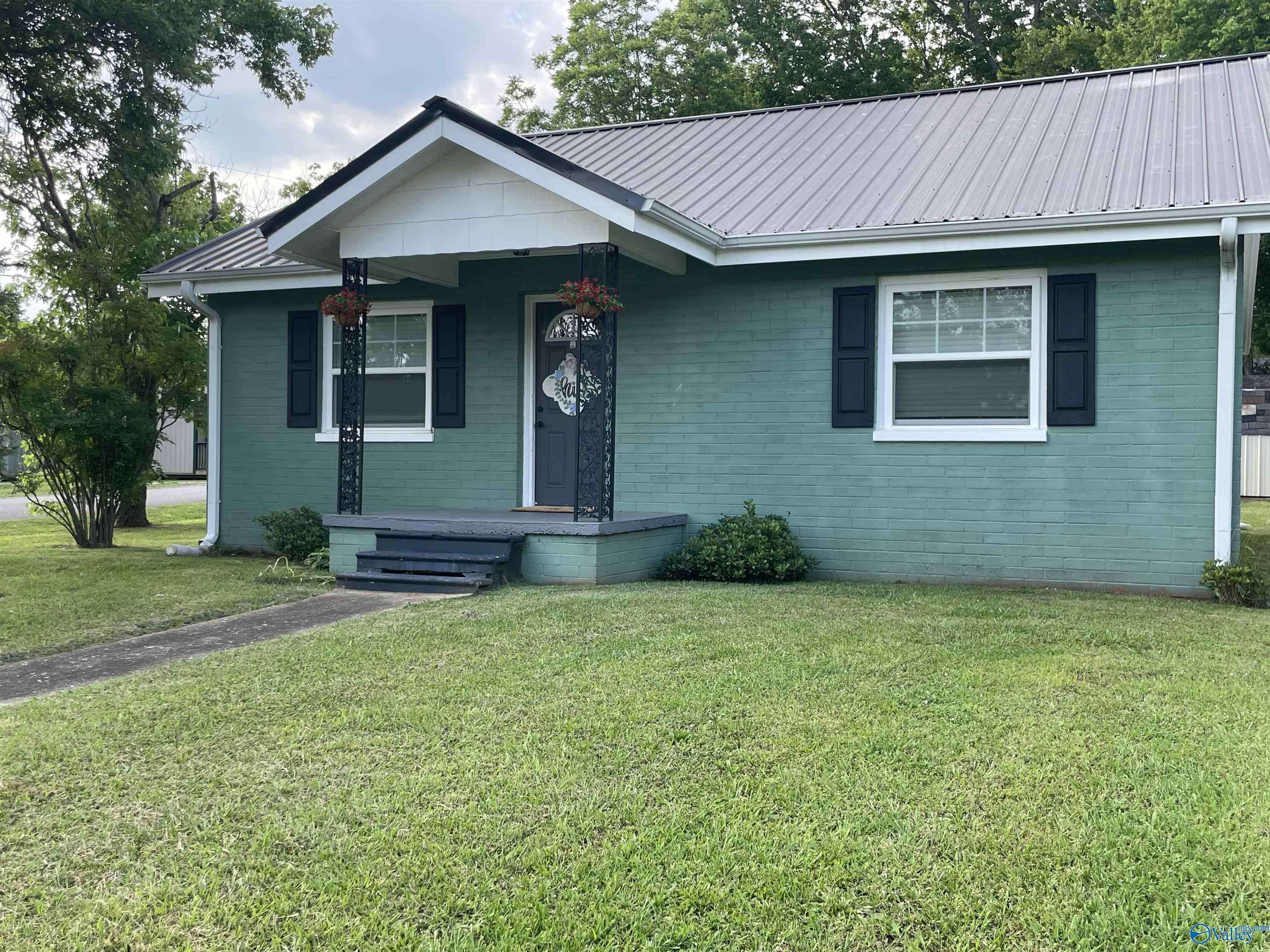 909 College Street,  Moulton,  AL 35650