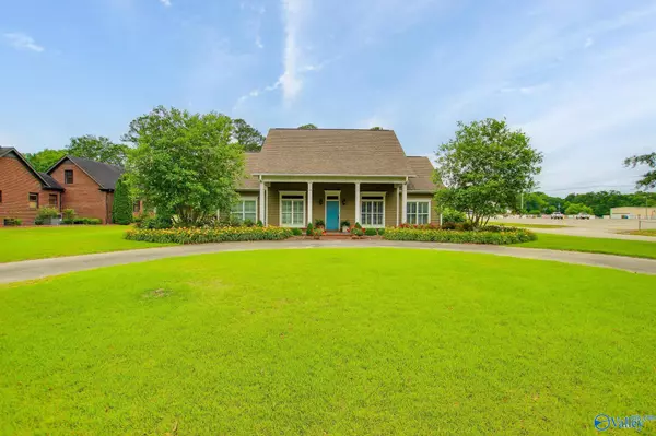 102 Woodland Terrace,  Moulton,  AL 35650