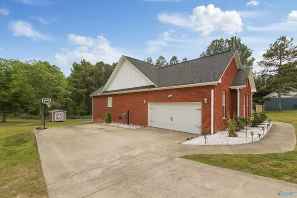 Eva, AL 35621,1461 Frost Road