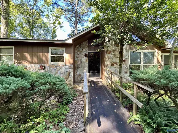 224 Calhoun Drive,  Rainbow City,  AL 35906