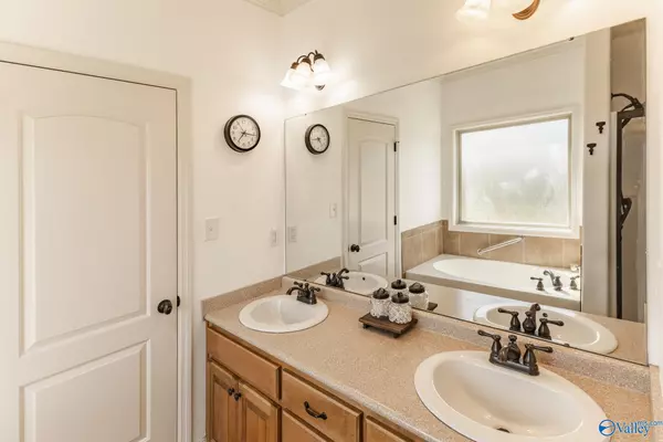 211 Cambridge Drive Decatur, AL 35603