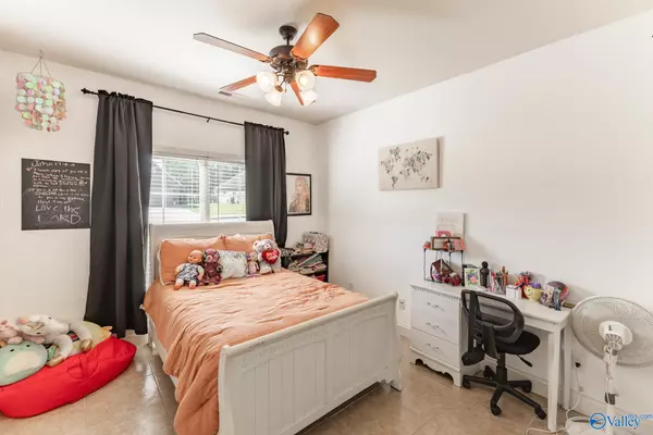 211 Cambridge Drive Decatur, AL 35603