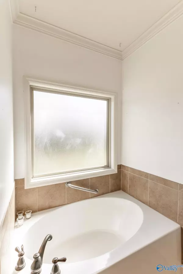 211 Cambridge Drive Decatur, AL 35603