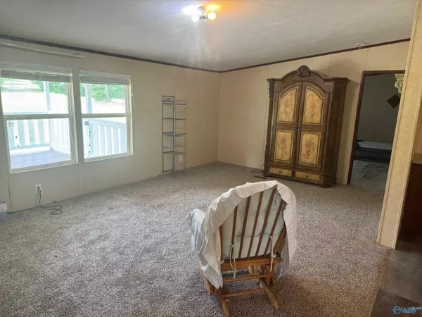 Hokes Bluff, AL 35903,9116 US Highway 278