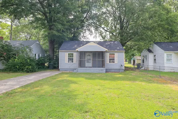 216 8th Avenue NW, Decatur, AL 35601