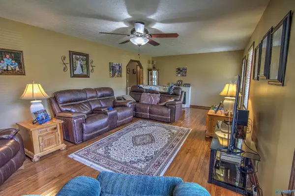 Ider, AL 35981,6634 Alabama Highway 75