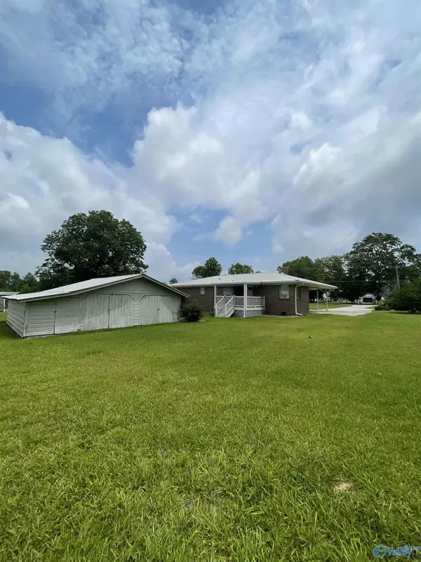 Hokes Bluff, AL 35903,3837 US Highway 278 E