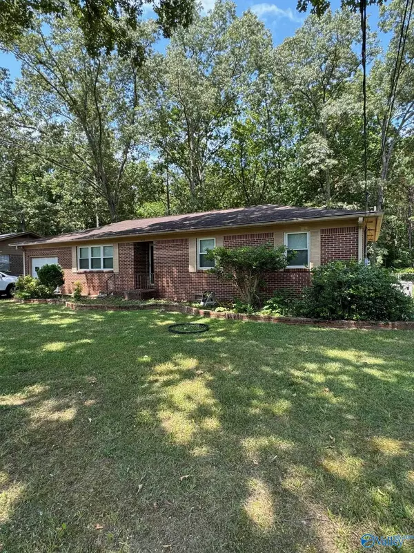 412 Waldrop Road, Rainbow City, AL 35906