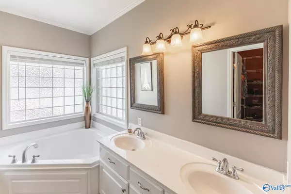 165 Braxton Court Decatur, AL 35601