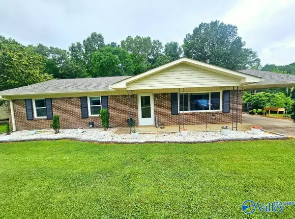 2377 Cove Circle S, Hokes Bluff, AL 35903