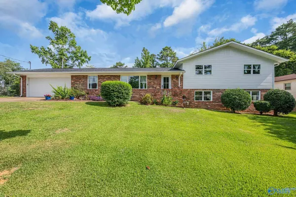 403 W Hartwood Drive, Rainbow City, AL 35906