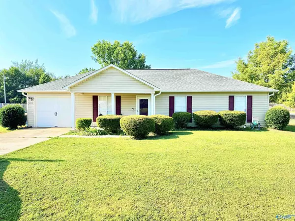 1512 Ready Section Road, Hazel Green, AL 35750