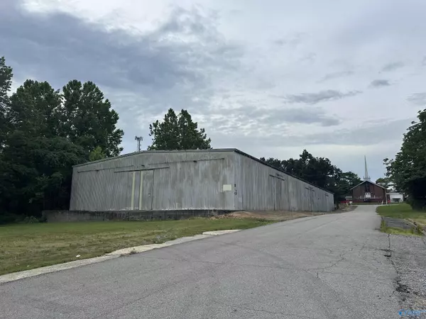 21 3rd Street NW,  Arab,  AL 35016