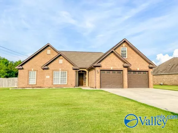 14 Mountain Cove Drive, Trinity, AL 35673