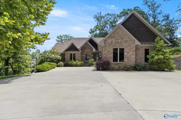 2131 Lookout Mountain Drive, Scottsboro, AL 35769