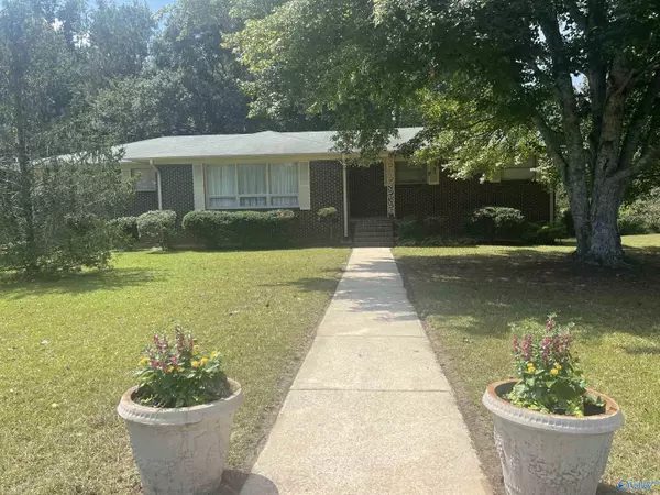 2827 Sunset Drive, Southside, AL 35907