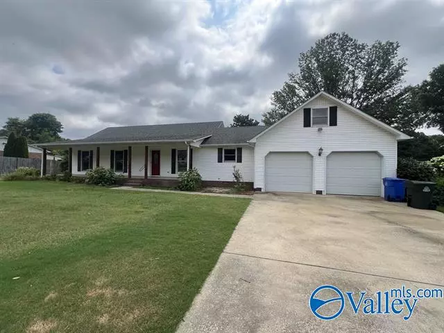 16214 W Glenn Valley Drive, Athens, AL 35611