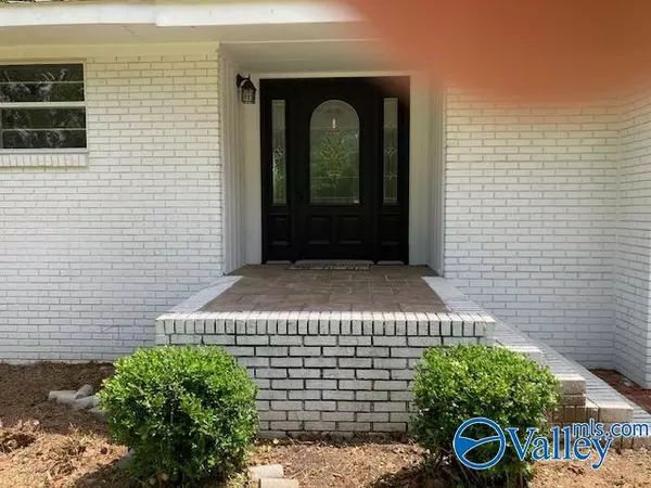 625 S Mountain Drive E, Trinity, AL 35673