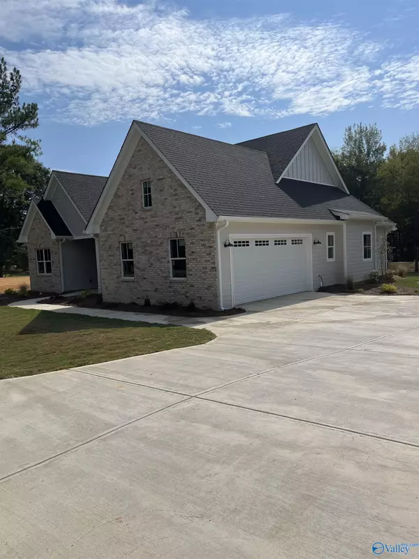 Leesburg, AL 35983,260 Cade Circle