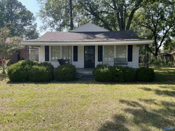 2305 Clara Avenue SW, Decatur, AL 35601