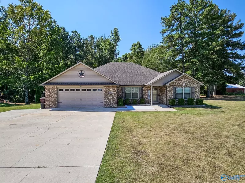 18201 Upland Trail, Athens, AL 35613