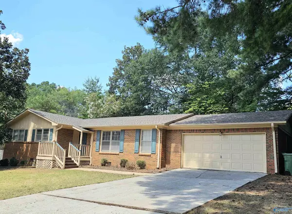 2017 Weatherly Rd SE, Huntsville, AL 35803