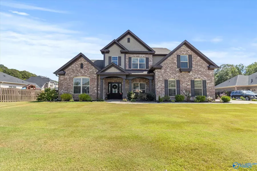 4504 Sandy Isle Circle, Owens Cross Roads, AL 35763