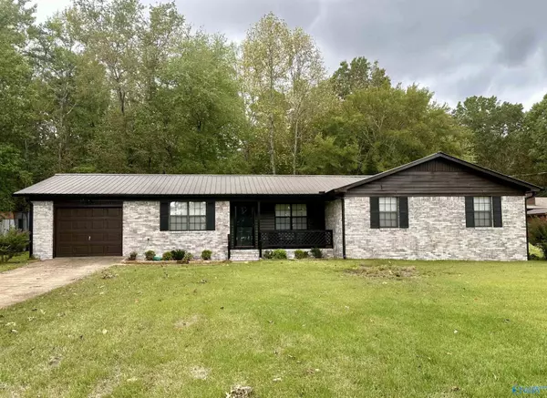 107 Pinewood Circle, Guntersville, AL 35976