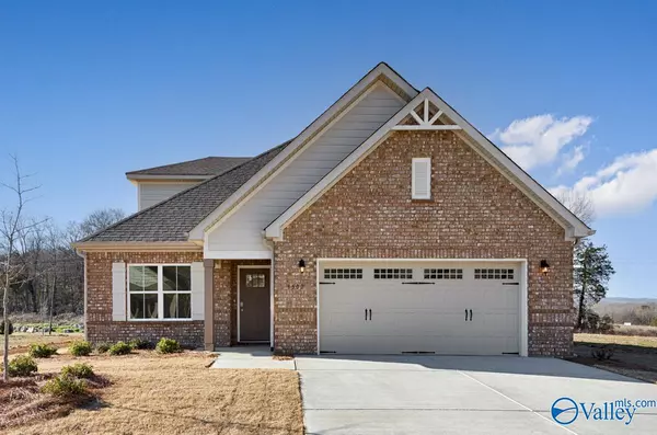 9502 Hampton Oak Drive SE, Owens Cross Roads, AL 35763