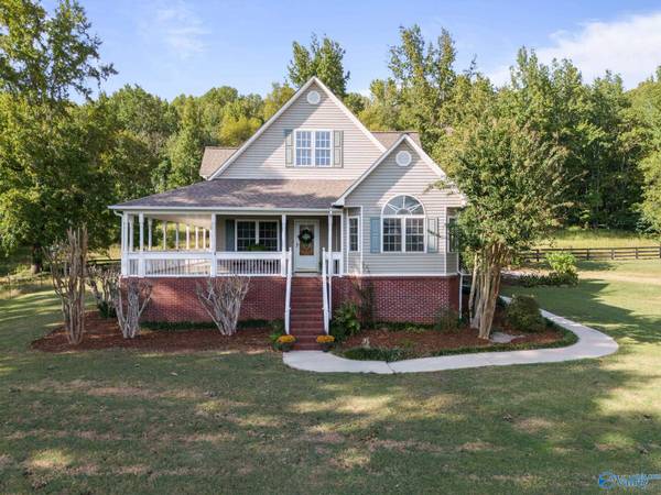 675 Sharps Cove Road, Gurley, AL 35748