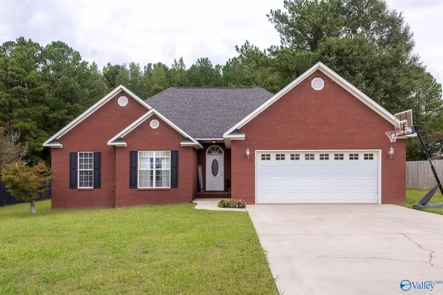 1099 Maplewood Drive SW, Hartselle, AL 35640