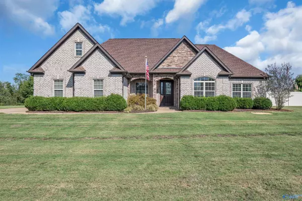 424 Vista Shores Road, Rogersville, AL 35652