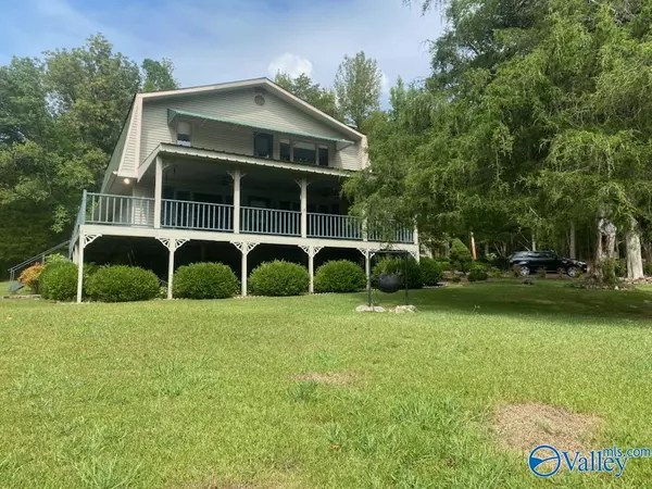 2830 W Chapel Hill Road SW, Decatur, AL 35603